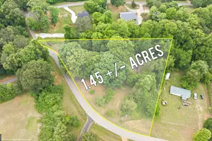 808 Knollwood Dr, Winder, GA 30680 - Photo 2