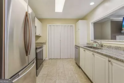 208 Bainbridge Drive, Sandy Springs, GA 30327 - Photo 10
