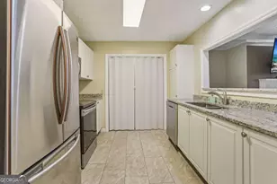 208 Bainbridge Dr, Sandy Springs, GA 30327 - Photo 10