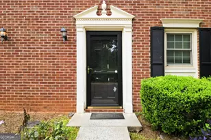 135 Sterling Ct, Alpharetta, GA 30004 - Photo 4