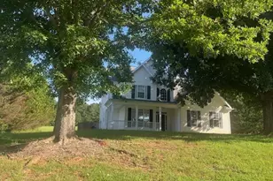 107 Meadows Dr, Senoia, GA 30276 - Photo 2