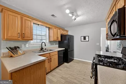 9899 Vista Circle, Union City, GA 30291 - Photo 16