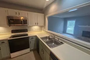 104 Abingdon Way, Sandy Springs, GA 30328 - Photo 2