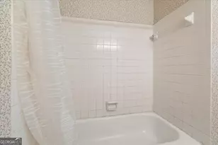 360 Winding River Dr, Sandy Springs, GA 30350 - Photo 16