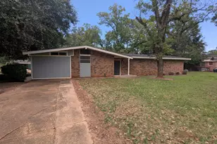2021 Whispering Pines Rd, Albany, GA 31707 - Photo 1