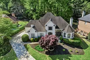 9170 Nesbit Lakes Dr, Alpharetta, GA 30022 - Photo 2