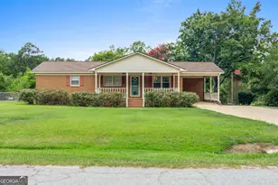 827 Betty St, Sandersville, GA 31082 - Photo 2