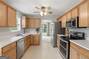 8790 Bay Creek Ln, Gainesville, GA 30506 - Photo 4