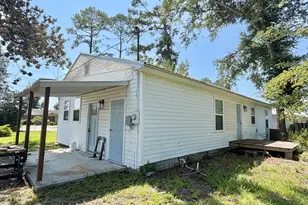 10 Grove St, Hazlehurst, GA 31539 - Photo 2