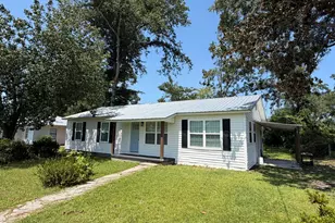 10 Grove St, Hazlehurst, GA 31539 - Photo 1