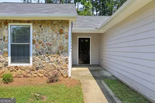 819 Arbor Hill Dr, Stone Mountain, GA 30088 - Photo 2