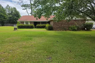 227 Colonial Dr, Baxley, GA 31513 - Photo 1