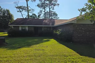 227 Colonial Dr, Baxley, GA 31513 - Photo 1
