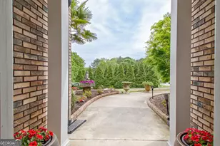 374 Persimmon Dr, Sharpsburg, GA 30277 - Photo 8