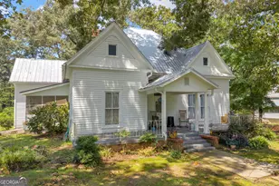 1404 W Main St, Bowersville, GA 30516 - Photo 1
