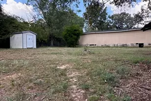 219 Rogers Cir, Barnesville, GA 30204 - Photo 6
