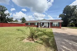 76 Burketts Ferry Rd, Hazlehurst, GA 31539 - Photo 1