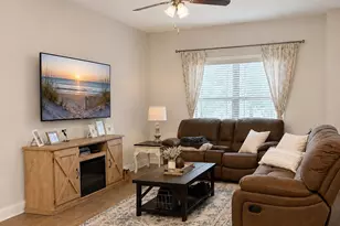 896 Crescent Ln, Griffin, GA 30224 - Photo 6