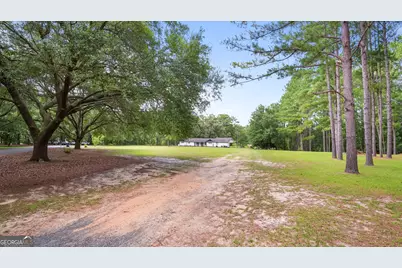 130 Austin Court, Jesup, GA 31545 - Photo 4