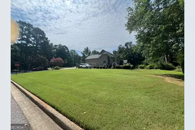 12080 Magnolia Crescent Drive, Roswell, GA 30075 - Photo 2