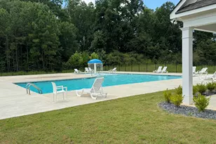 402 Sweetwood Ct, Lagrange, GA 30241 - Photo 4