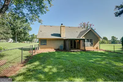 25 McIntosh Estates Drive, Sharpsburg, GA 30277 - Photo 4