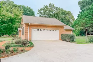 145 Brown St, Hartwell, GA 30643 - Photo 4