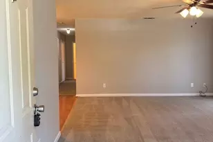 137 Royal Cir, Kingsland, GA 31548 - Photo 2