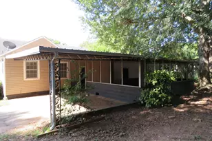 328 Taylor St, Barnesville, GA 30204 - Photo 2
