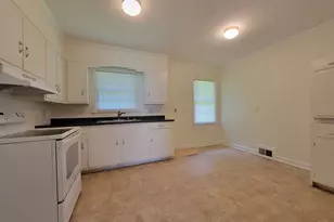 226 James St, Winder, GA 30680 - Photo 4