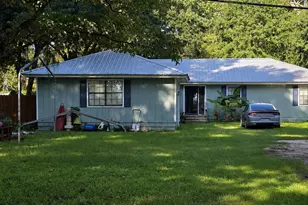 812 E 1st St, Midway, GA 31320 - Photo 1