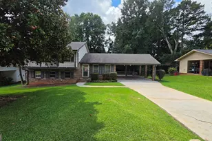 715 Barnesdale Dr, Jonesboro, GA 30236 - Photo 2