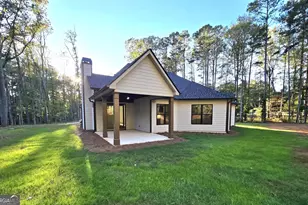 2039 Fischer Rd, Sharpsburg, GA 30277 - Photo 8