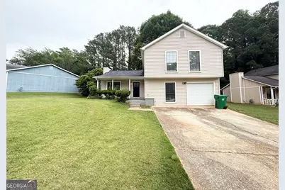 1061 Mainstreet Lake Drive, Stone Mountain, GA 30088 - Photo 2