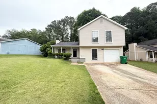 1061 Mainstreet Lake Dr, Stone Mountain, GA 30088 - Photo 2