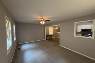 125 S Meadowcliff Cir, Carrollton, GA 30116 - Photo 8
