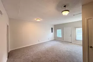 5753 3 Lakes Dr, Atlanta, GA 30349 - Photo 10