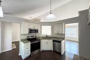 5753 3 Lakes Dr, Atlanta, GA 30349 - Photo 6