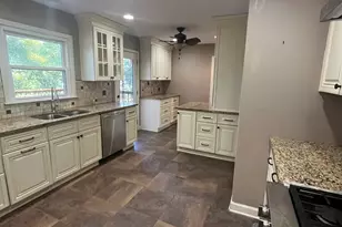 382 Charleston Ln, Lawrenceville, GA 30046 - Photo 10