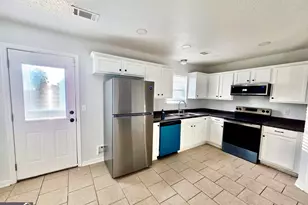138 Kensington Cir, Warner Robins, GA 31093 - Photo 6