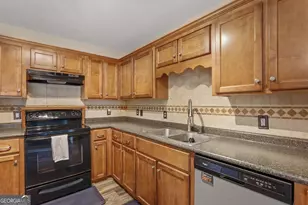 104 Sandalwood Cir, Statesboro, GA 30458 - Photo 6
