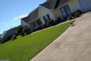 132 Royal Ct, Jackson, GA 30233 - Photo 2