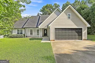 677 Al Roberts Rd, Senoia, GA 30276 - Photo 1