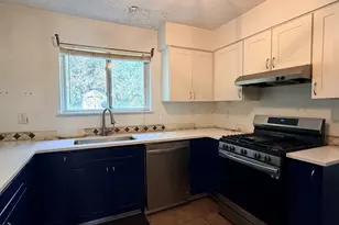 844 Chapman Cir, Stone Mountain, GA 30088 - Photo 4