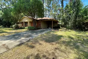 223 Suburban Dr, Brunswick, GA 31520 - Photo 2