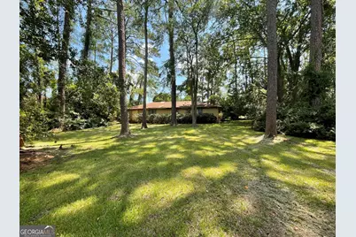 223 Suburban Drive, Brunswick, GA 31520 - Photo 8