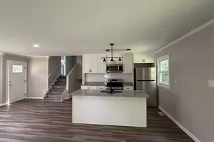 215 Sunnydale Dr, Warner Robins, GA 31088 - Photo 2
