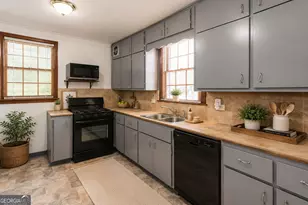 2111 M L King Jr Dr NW, Atlanta, GA 30310 - Photo 2
