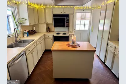 557 Walton Court, Macon, GA 31204 - Photo 10