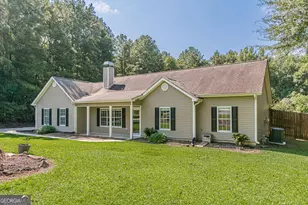 135 Riverside Ct, Sharpsburg, GA 30277 - Photo 2